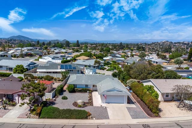 12466 Senda Rd, San Diego CA: https://media.crmls.org/mediaz/7f89b3e1-9572-4e1f-a36d-91f3543b8784.jpg
