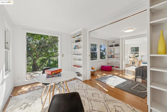 2671 Shasta Rd, Berkeley CA: https://media.crmls.org/mediaz/7f8ad40a-f5f7-474b-8c00-b8545d8c31f4.jpg