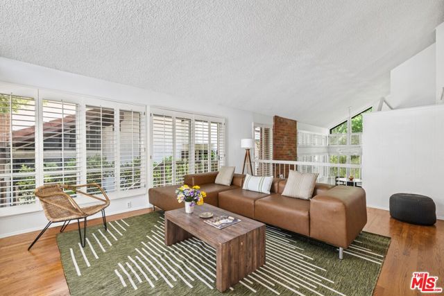 2801 Woodwardia Drive, Los Angeles CA: https://media.crmls.org/mediaz/7f8b0e97-090d-4ea5-a532-7156b59aa685.jpg