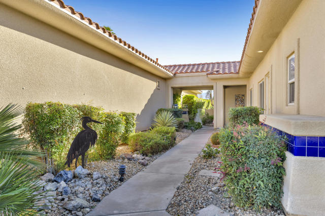 86 N Kavenish Drive, Rancho Mirage CA: https://media.crmls.org/mediaz/7f8bdf3f-0953-4365-b21f-e3bfb61daa3f.jpg
