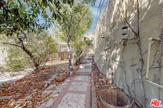 627 Dimmick Drive, Los Angeles CA: https://media.crmls.org/mediaz/7f8bee3d-8780-486d-bb65-0efe470a14ba.jpg