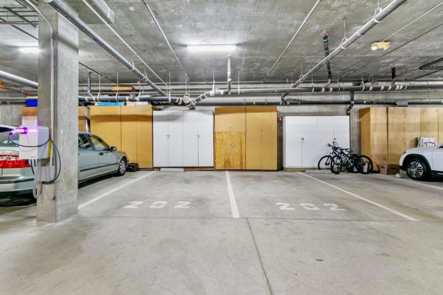 1499 Oak Grove Avenue, Burlingame CA: https://media.crmls.org/mediaz/7f8ca550-6fcd-4620-80cb-9908272a756d.jpg
