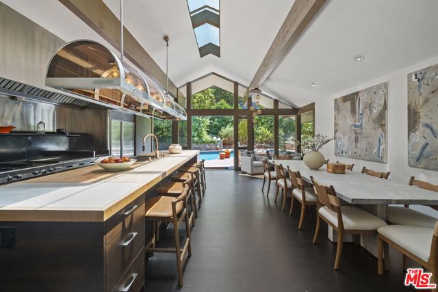 3 Latimer Road, Santa Monica CA: https://media.crmls.org/mediaz/7f8cae48-1986-4ec5-9434-2d78f7c25eaa.jpg