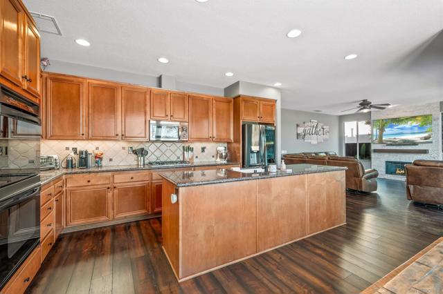 1833 Magnolia Court, California 92054, 5 Bedrooms Bedrooms, ,3 BathroomsBathrooms,Single Family Residence,For Sale,Magnolia Court,250039306SD