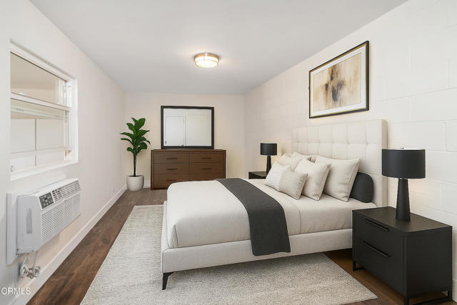 9503 Via Venezia, Burbank CA: https://media.crmls.org/mediaz/7f8cd659-43d7-4c5d-8fea-5c8a2e2b80b5.jpg