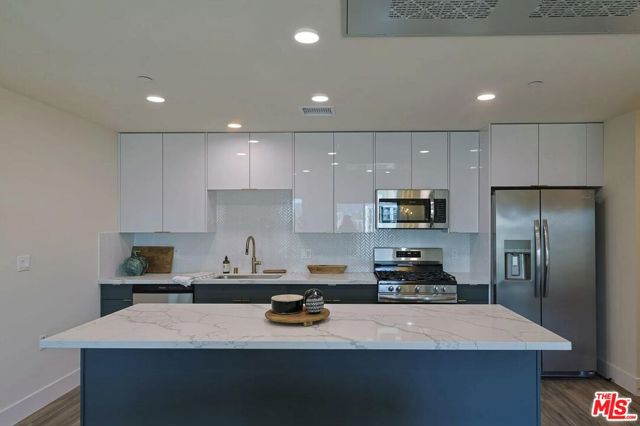 1037 Dewey Avenue, Los Angeles CA: https://media.crmls.org/mediaz/7f8d184a-3fbb-4150-9652-dd04f8461502.jpg