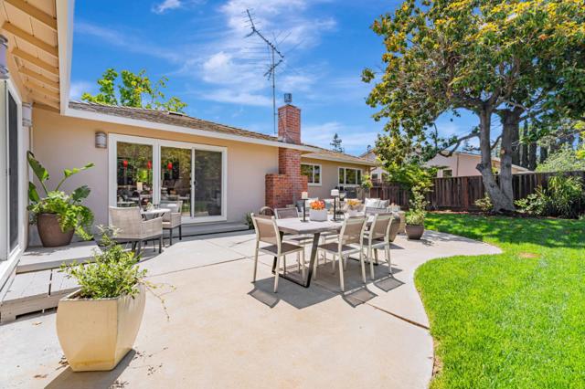 1728 Peartree Lane, Mountain View CA: https://media.crmls.org/mediaz/7f8d72de-c512-4224-8db0-e065301e3fd6.jpg