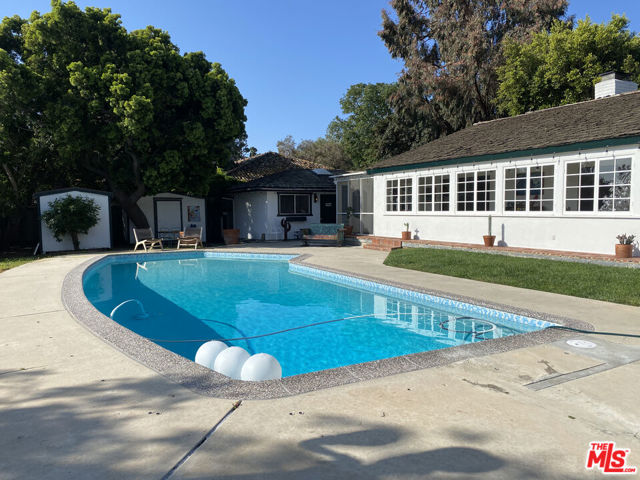 6970 Fernhill Drive, Malibu CA: https://media.crmls.org/mediaz/7f8dad61-ff18-45ba-bca6-6cbe3e4872cf.jpg