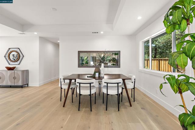 706 St Marys Rd, Lafayette CA: https://media.crmls.org/mediaz/7f8e26b7-510b-4a74-97e4-76c6a7b3035c.jpg