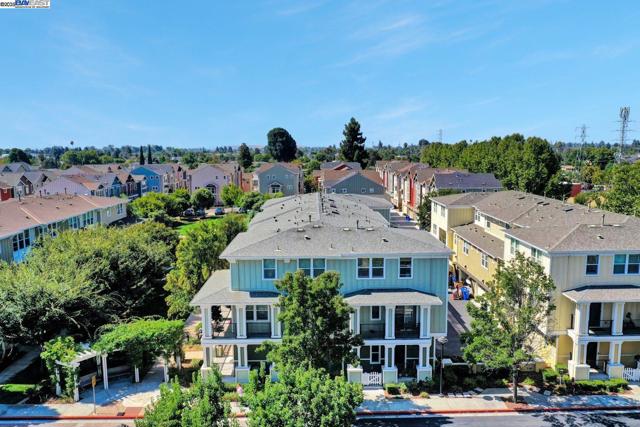 40702 Greystone Ter, Fremont CA: https://media.crmls.org/mediaz/7f8e8c3b-aaea-463d-a8dc-c3e921548197.jpg