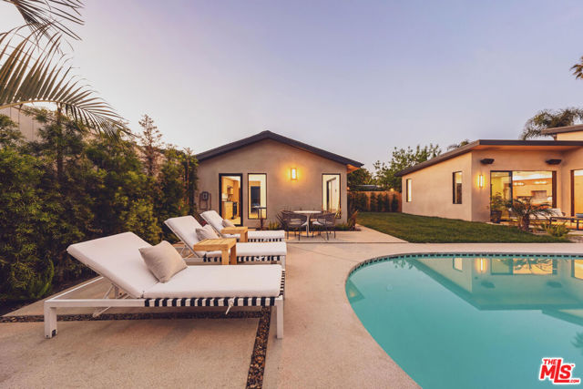 5725 Katherine Avenue, Sherman Oaks CA: https://media.crmls.org/mediaz/7f8e95a1-8155-4f12-9747-5fa128894575.jpg