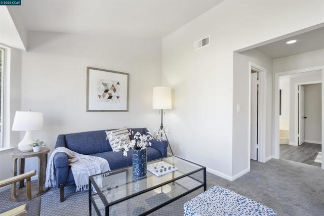 5 Stuart Place, Danville CA: https://media.crmls.org/mediaz/7f8ea7cd-0bd6-44e1-aff2-8296045e9837.jpg