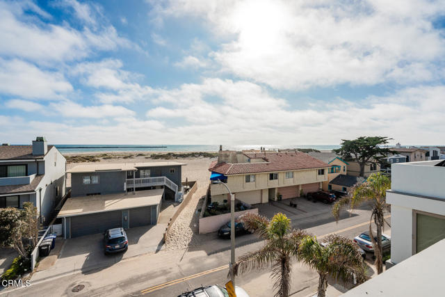 3300 Ocean Drive, Oxnard CA: https://media.crmls.org/mediaz/7f8ece6f-95f0-4600-a54d-8448ab8a67fd.jpg