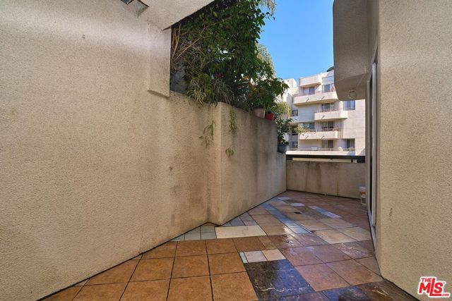 525 S Berendo Street, Los Angeles CA: https://media.crmls.org/mediaz/7f8ed055-05f8-402b-a373-d655e762dd88.jpg