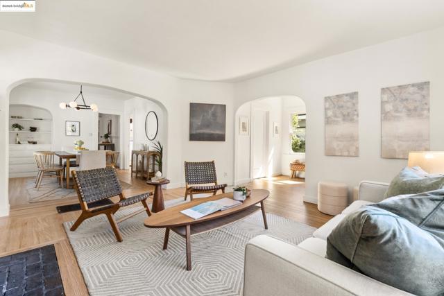 4008 Woodruff Ave, Oakland CA: https://media.crmls.org/mediaz/7f8f105c-33d1-4435-951a-0554b6cf7ae6.jpg