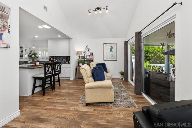 1776 Calle Del Arroyo, San Marcos CA: https://media.crmls.org/mediaz/7f8f3d83-3304-4bac-b06e-adfcbe034daa.jpg