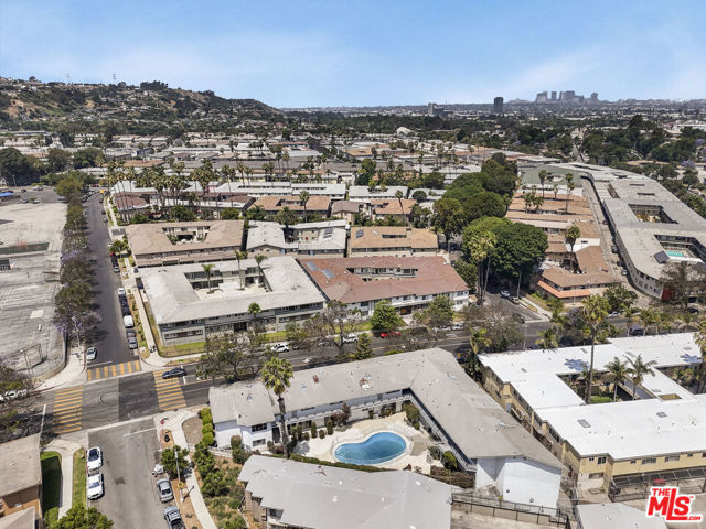 4505 Santa Rosalia Drive, Los Angeles CA: https://media.crmls.org/mediaz/7f8fc8a7-d406-49e7-a716-5240fc36d6f2.jpg