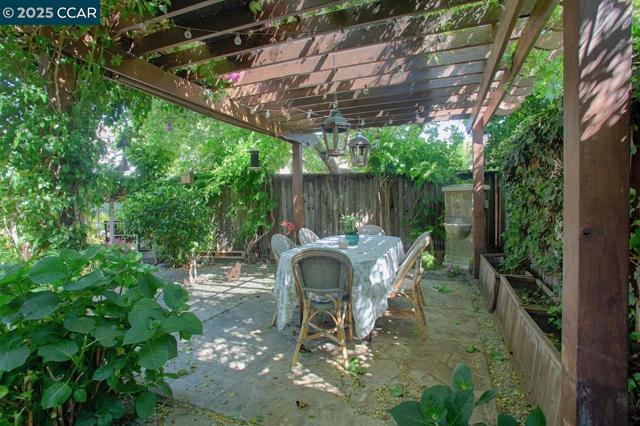 1409 Dumaine St, Concord CA: https://media.crmls.org/mediaz/7f8ff3bc-e091-4c86-b5dc-5eb7b93b94bf.jpg