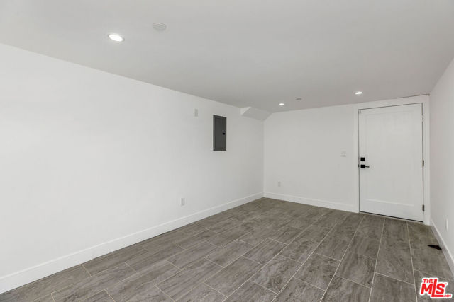 6888 Alta Vista Drive, Rancho Palos Verdes CA: https://media.crmls.org/mediaz/7f903ad0-70ef-4da9-8de8-61ce84769243.jpg