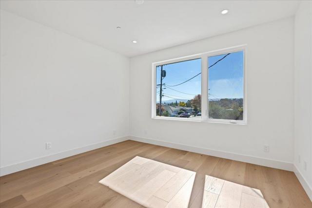 61 HILLTOP Drive, San Carlos CA: https://media.crmls.org/mediaz/7f91f11c-c6c1-46ab-9c6f-a67d249fa71f.jpg