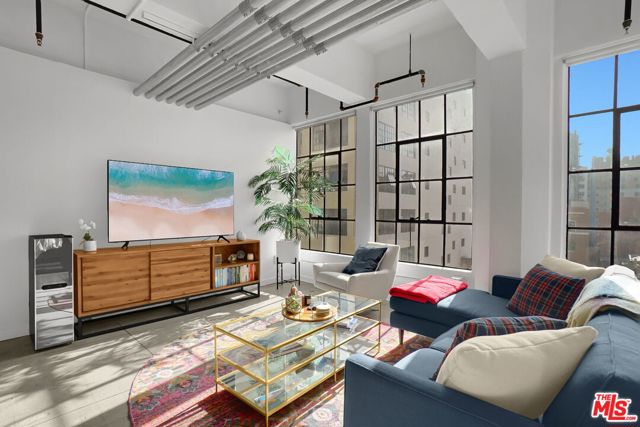 746 S Los Angeles Street, Los Angeles CA: https://media.crmls.org/mediaz/7f91feac-51de-4193-b63c-58b50079ffc2.jpg