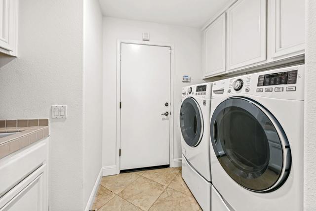 6990 Blue Orchid Lane, Carlsbad CA: https://media.crmls.org/mediaz/7f925670-b852-4007-bf0a-6fe00837ad88.jpg