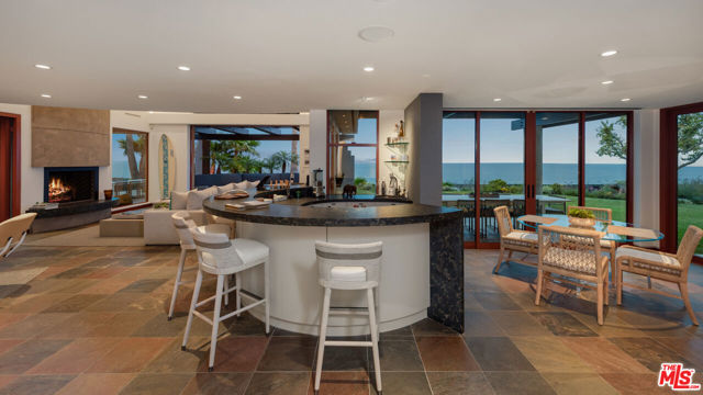 26720 Via Linda Street, Malibu CA: https://media.crmls.org/mediaz/7f92601e-56fd-4e78-9064-283641313d94.jpg