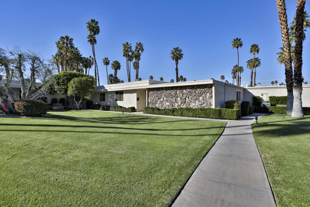 45735 Pawnee Road, Indian Wells CA: https://media.crmls.org/mediaz/7f92ce6b-79a6-4878-8848-1b9a82707b90.jpg