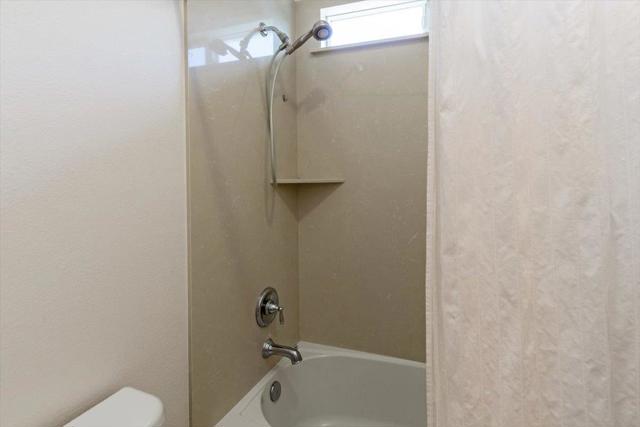 270 Robin Place, Gilroy CA: https://media.crmls.org/mediaz/7f9322f9-f2de-4589-a11e-4394695aeffb.jpg