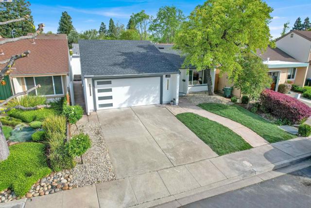 4166 Peregrine Way, Pleasanton CA: https://media.crmls.org/mediaz/7f93a6bc-f330-4042-9a3d-6ea321296a64.jpg