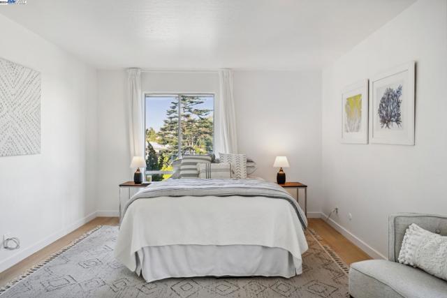 2106 Otis Dr, Alameda CA: https://media.crmls.org/mediaz/7f943366-43ae-4bb1-8f37-7ca3fb89d9f6.jpg