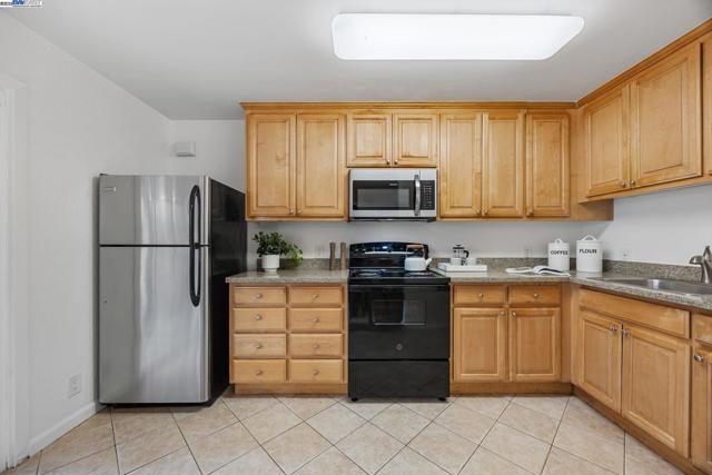 Image 11 of 33 For 720 Fargo Ave  14