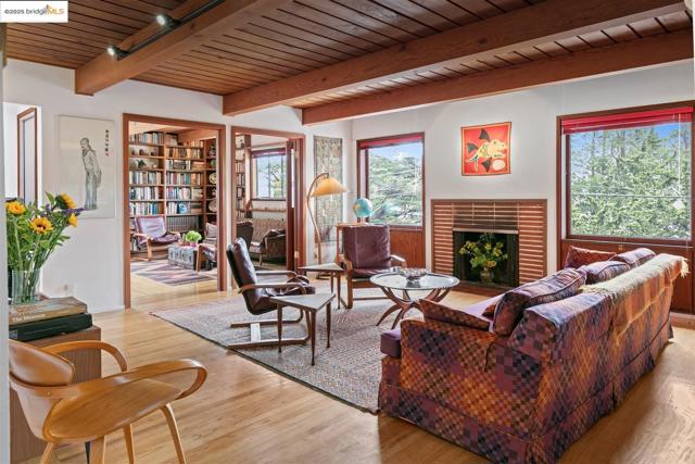 199 Fairlawn Dr, Berkeley CA: https://media.crmls.org/mediaz/7f94c0b6-a934-4ca9-944b-cfd66f2fea50.jpg