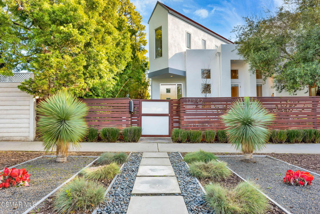 13042 Rose Avenue, Los Angeles, CA 90066