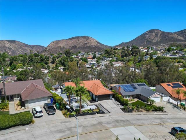 6626 Tuxedo Rd, San Diego CA: https://media.crmls.org/mediaz/7f94fd8d-6dfe-4fd3-be42-7d14dc93f7ed.jpg