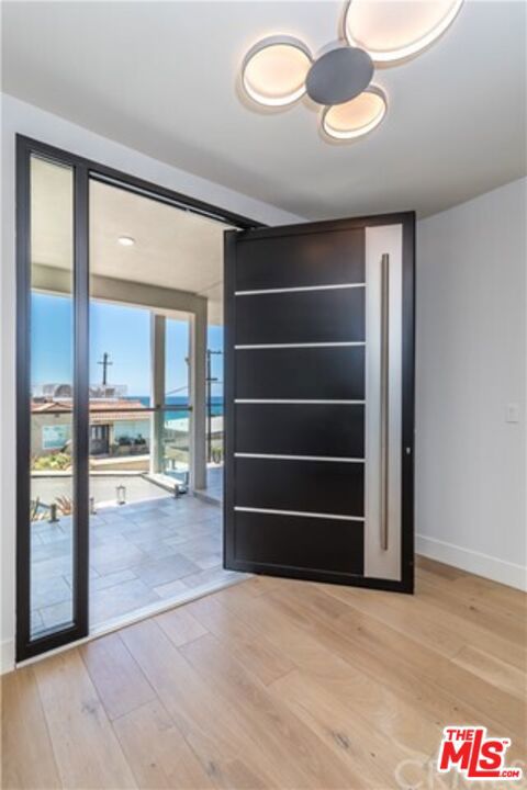 135 WATERVIEW Street photo 5