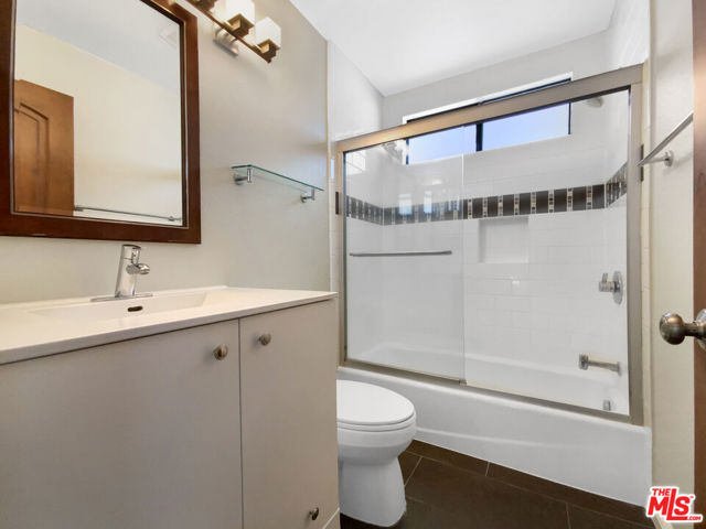 5996 Birdie Drive, La Verne CA: https://media.crmls.org/mediaz/7f9500e0-d2c7-495e-9820-cd32f4140dfe.jpg