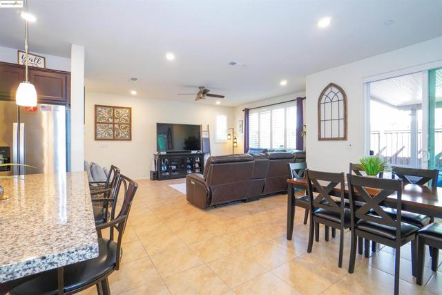 298 McClelland Way, Oakley CA: https://media.crmls.org/mediaz/7f953705-862f-43c3-8621-1b904ec3c195.jpg