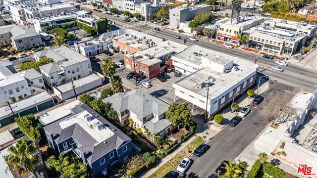 139 N Harper Avenue, Los Angeles CA: https://media.crmls.org/mediaz/7f95a3f3-c55c-4f33-90cc-549a4a71bba1.jpg