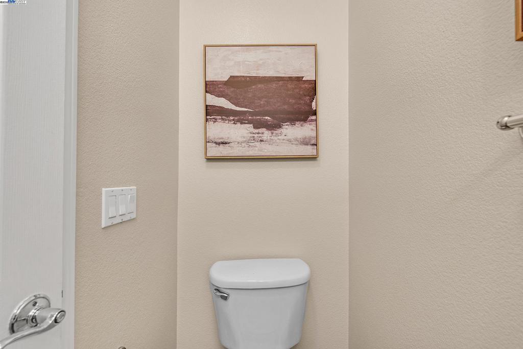 https://media.crmls.org/mediaz/7f95c2cf-6c18-40c7-baa2-12b273ec4d0c.jpg?preset=X-Large