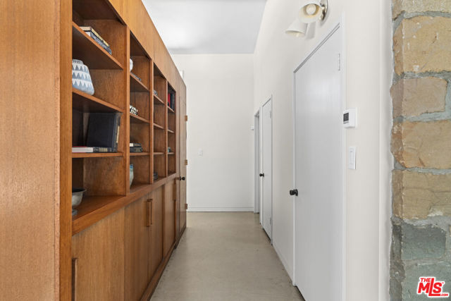 1234 Woodland Drive, Santa Paula CA: https://media.crmls.org/mediaz/7f95f639-6fd1-4c2f-80db-a57b14f9f9ce.jpg