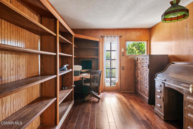 379 Greenway Avenue, Newbury Park CA: https://media.crmls.org/mediaz/7f960967-eb40-464e-9f4c-6686d5ed68f0.jpg