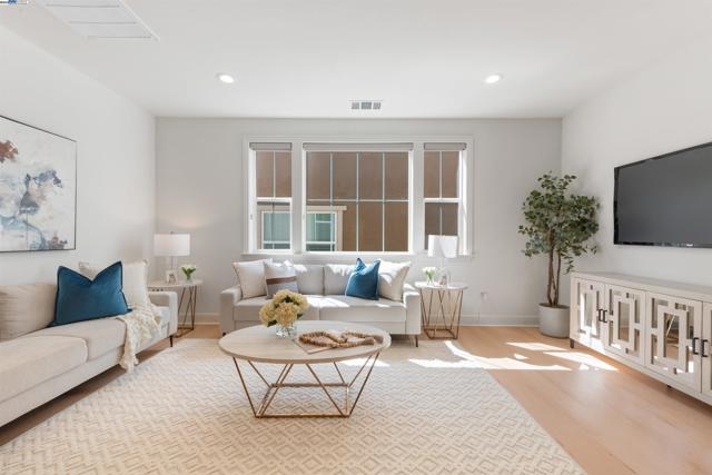 7152 Aubrey Way, Dublin CA: https://media.crmls.org/mediaz/7f96e03c-69d8-49f2-8ea3-ea08b6ddde3b.jpg
