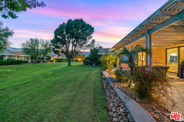 72305 Rodeo Way, Rancho Mirage CA: https://media.crmls.org/mediaz/7f96e891-df26-4051-8b49-6f4c02dc2713.jpg