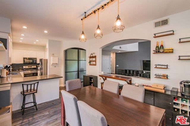 9400 Noble Avenue, North Hills CA: https://media.crmls.org/mediaz/7f975823-5c9e-474f-bd17-9b785843ee60.jpg