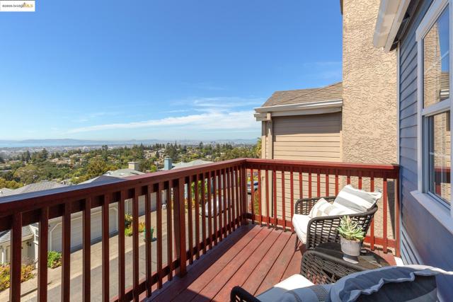4353 Terrabella Way, Oakland CA: https://media.crmls.org/mediaz/7f97c30d-c9b7-46eb-a4fe-3522c47adcdf.jpg
