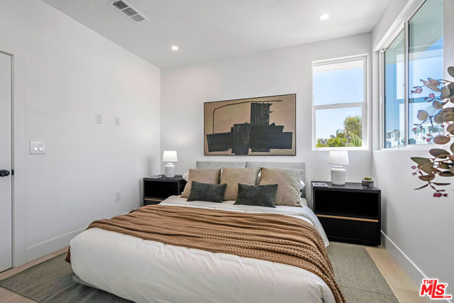 5832 David Avenue, Culver City CA: https://media.crmls.org/mediaz/7f981095-2308-4a1c-ab6a-8537b220d02a.jpg