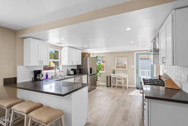 Detail Gallery Image 8 of 23 For 201 S S Olive St, Ventura,  CA 93001 - 3 Beds | 2 Baths