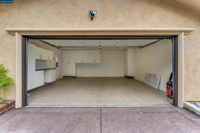5588 Gonzalez Ct, Concord CA: https://media.crmls.org/mediaz/7f986a0f-b6bd-4ffb-8b3f-24021c49fe84.jpg