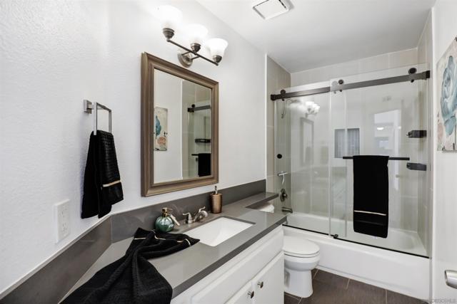 10366 Rancho Carmel Dr, San Diego CA: https://media.crmls.org/mediaz/7f988453-1d22-4910-8f1e-6aec21987413.jpg